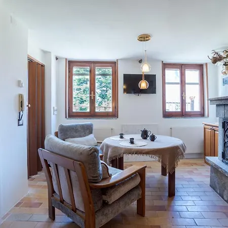 Apartment Cozy House In With Patio, Lake View!