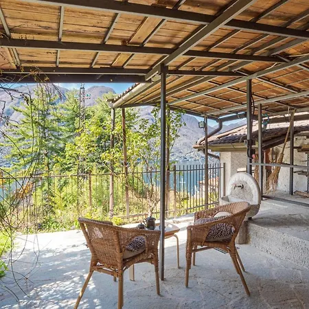 Cozy House In With Patio, Lake View! Apartment Nesso