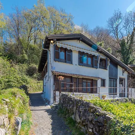 Cozy House In With Patio, Lake View! Nesso